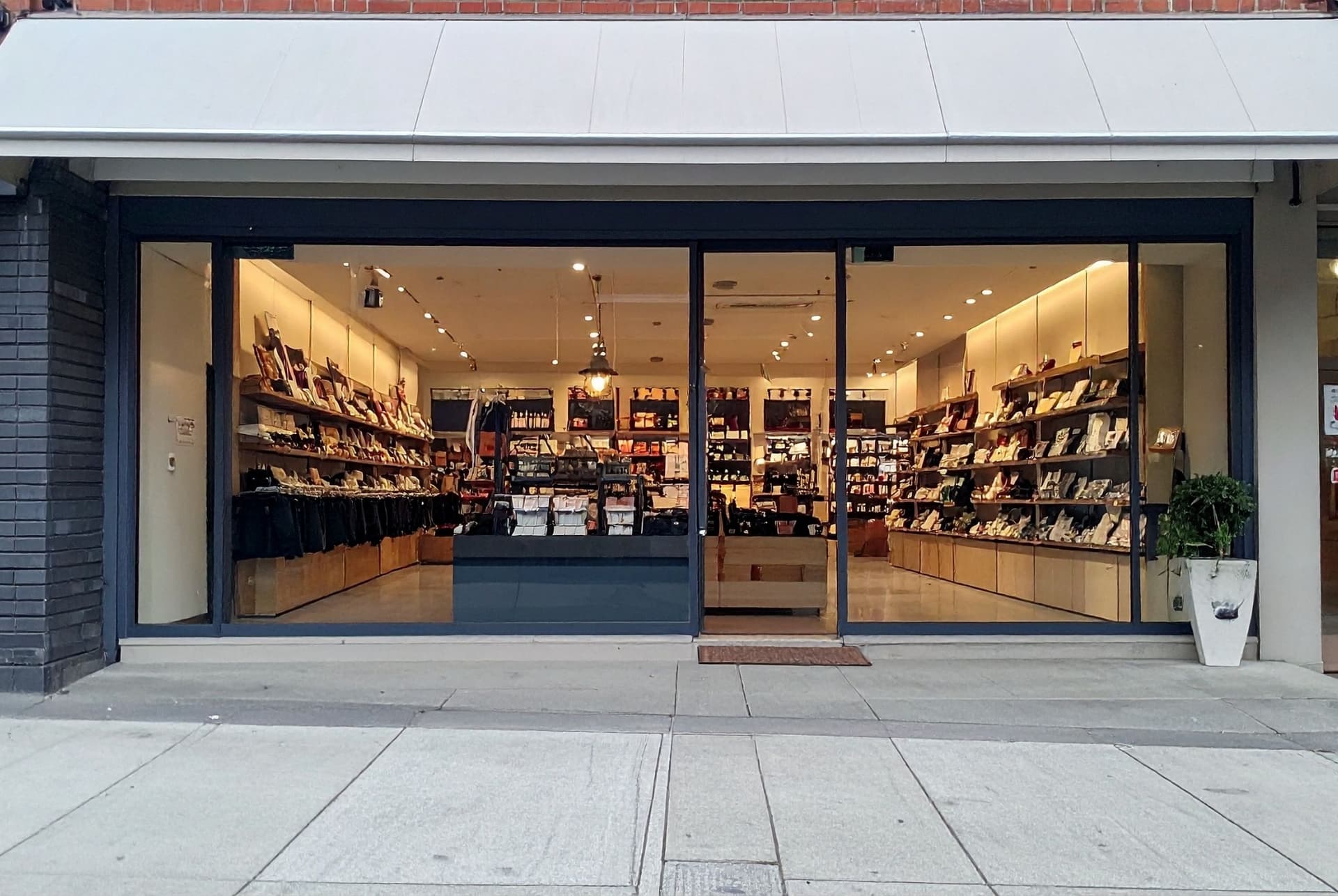 Commercial storefront window cleaning in Guelph